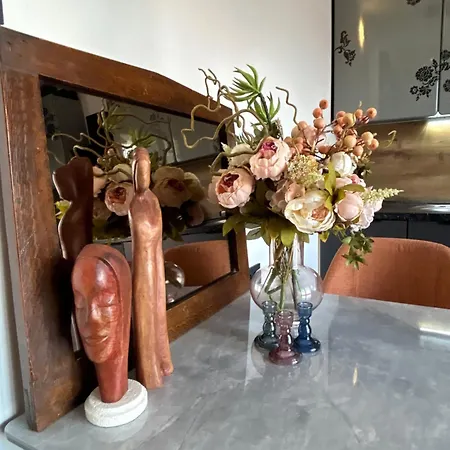 Avantgarde Apartment *